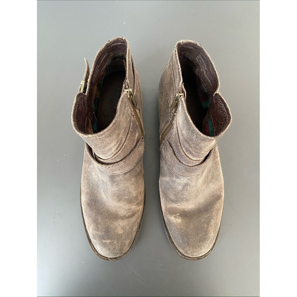 Born Brown Suede Ankle Boots Brass Buckle Sz 9.5 M Boho Western Cottage - Picture 5 of 15